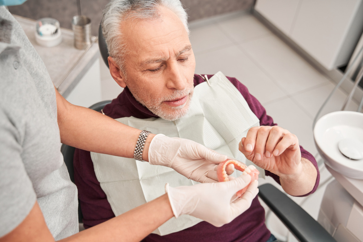 guide to choosing full dentures